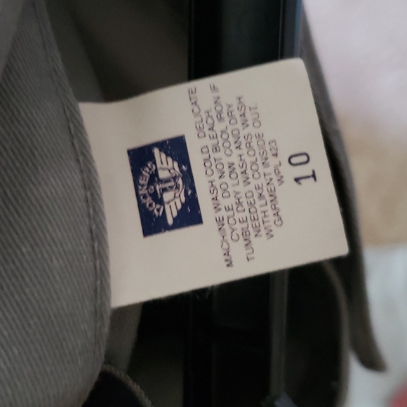 Dockers chino shorts, khaki, green, size 10. - Picture 7 of 7